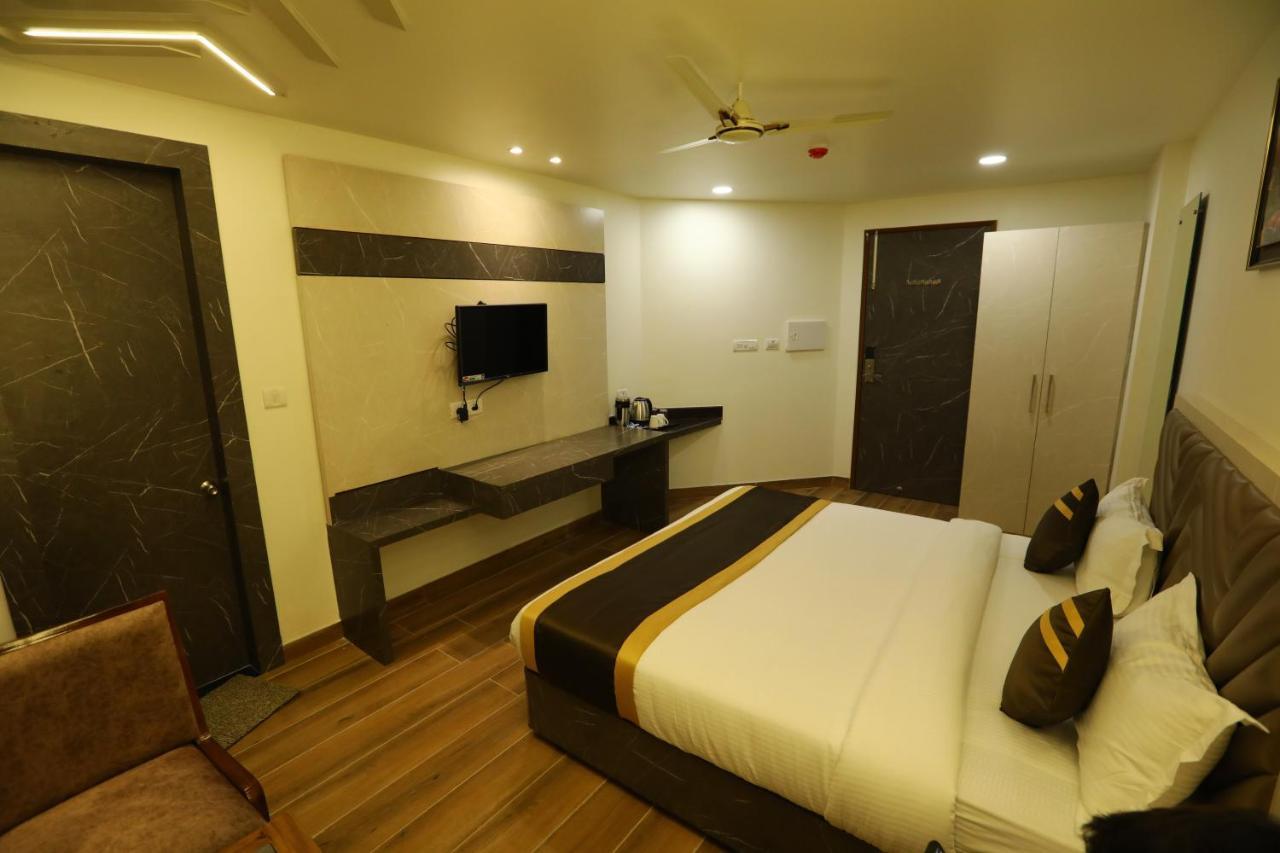 Hotel D Silverleaf Lucknow Exterior photo